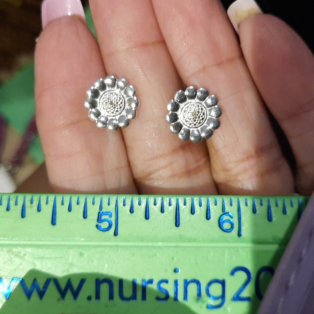 GENUINE AUTHENTIC STERLING SILVER SUNFLOWER STUD EARRINGS NIB GIFT